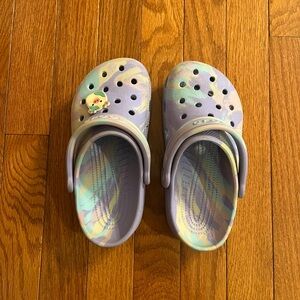 CROCS Kids Pastel Tie-Dye Clogs in Lavender, Mint & Yellow/ Sz J1